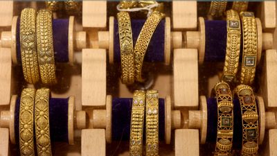 Bizar svindel i Norge: Lokker folk til at gemme guld i skoven