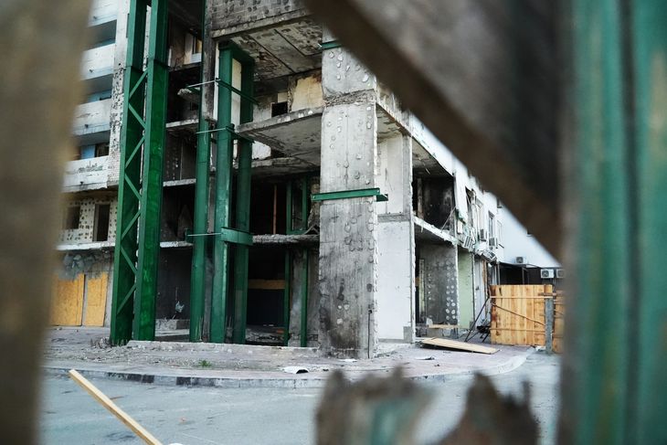 Mindst 11 mistede livet den 6. juli, da et russisk missil slog ned i et lejlighedskompleks i Kiev. Kælderen, hvor flere havde søgt skjul, kollapsede. Foto: Stefan Weichert