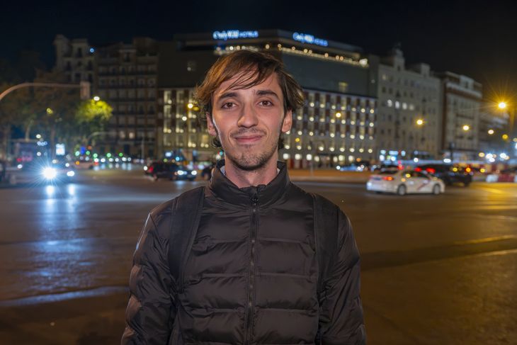 Landets politikere gør intet godt for Spanien, som det ser ud lige nu, mener 29-årige Jaime. Foto: Kenneth Meyer