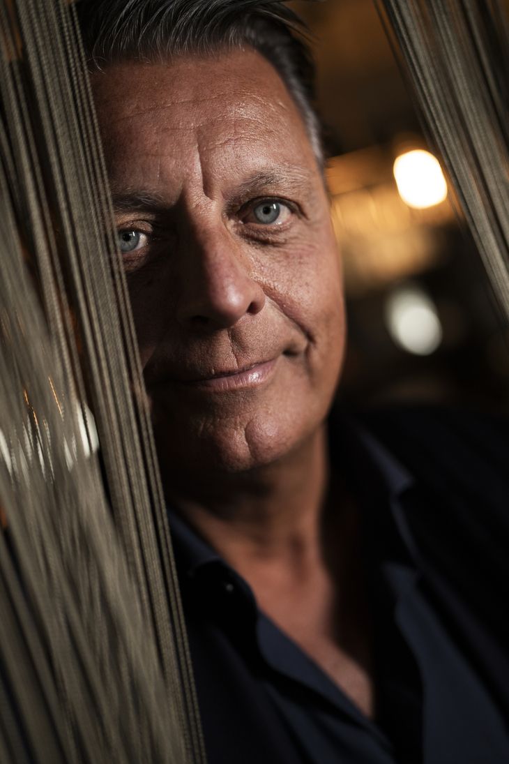 Philip Lundsgaard har skrevet bogen i en helingsproces. I dag er han kommet ud på den anden side, har en ny kæreste og føler sig videre i livet. Foto: Anthon Unger 