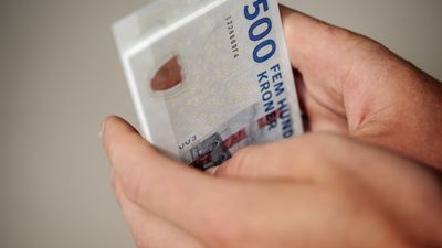 Danskernes opsparing i banken er faldet to måneder i træk