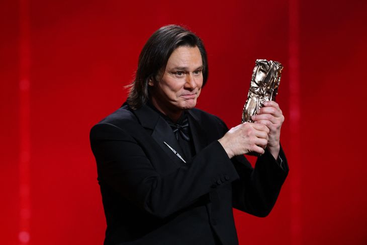 Det var under sin takketale ve Cesar Awards, at Jim Carrey første gang bekræftede forholdet til det, der nu er blevet hans hustru. Foto: Sarah Meyssonnier/Ritzau Scanpix