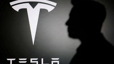 Tesla trodser forventningerne - aktien stiger