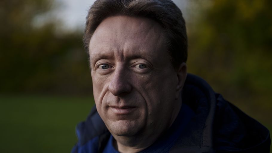 Palle Lykke Ravn blev smittet med HIV gennem sin livsvigtige blødermedicin som niårig. I mere end to år har han og Danmarks Bløderforening kæmpet for en politisk afklaring og mere hjælp til de smittede og deres familier. Nu inviterer sundhedsministeren foreningen til møde. Foto: Tariq Mikkel Khan