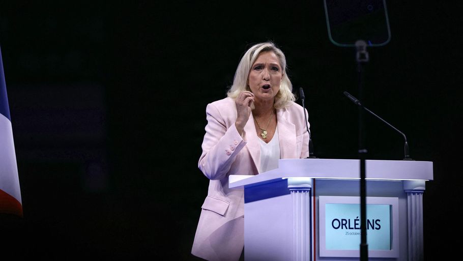 National Samlings præsidentkandidat, Marine Le Pen, er søndag på talerstolen ved partiets kongres i Orléans. Foto: Alain Jocard/Ritzau Scanpix
