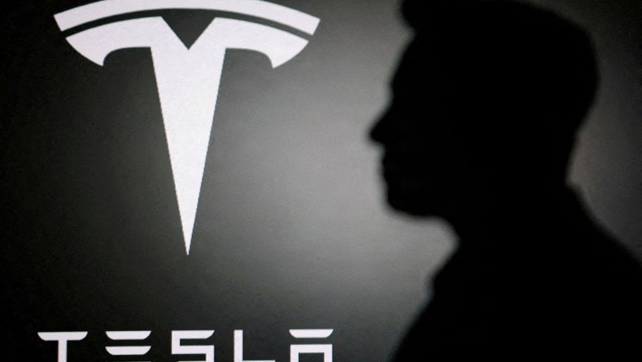 Tesla trodser forventningerne - aktien stiger